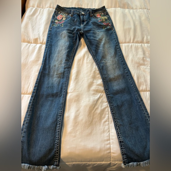 Grace in LA Women's Floral Embroidered Embellished Stonewashed Bootcut Jeans - Picture 2 of 9